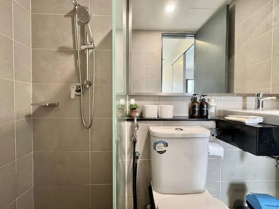 Tropicana 218 Macalister - 3Min Drive To Georgetown 20Min From Airport Homely 2Br 2Bathrooms Suites جورج تاون 0*,  ماليزيا